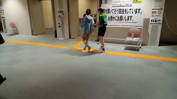 第23回大阪府障がい者スポーツ大会・卓球会場に誘導マットを設置します